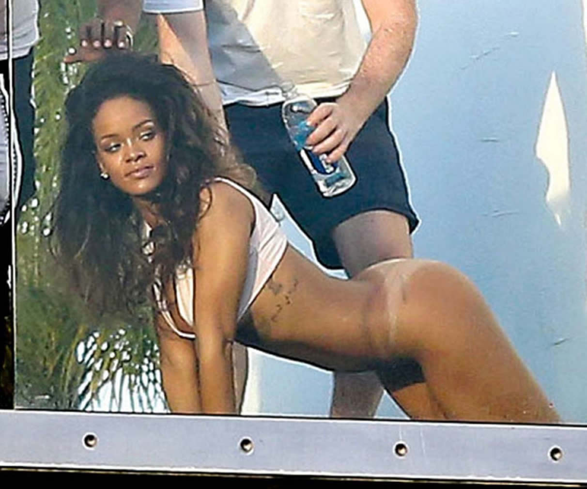 Rihanna porn picture with girls