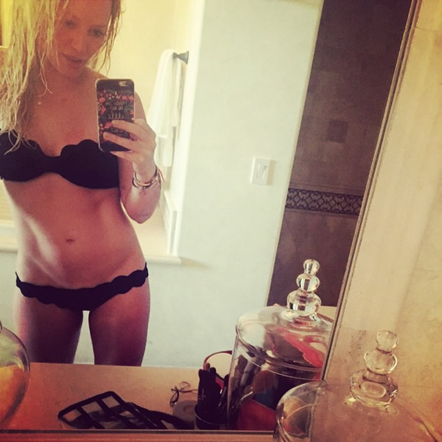 Hilary Duff sexy body selfie leaked
