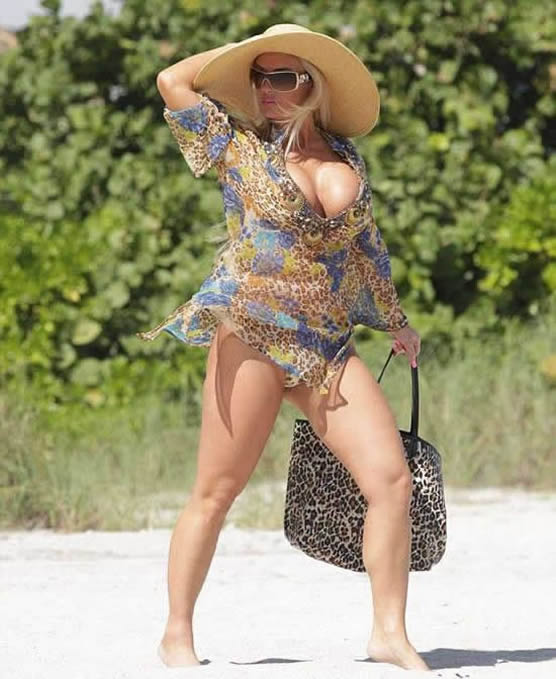 Coco Austin on Miami Beach Paparazzi photo