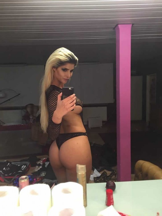 Micaela Schaefer sexy selfies booty