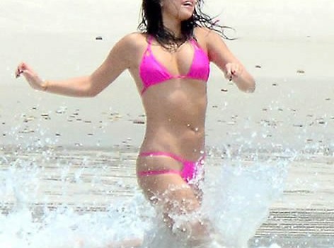 Selena Gomez Bikini Candids (8 Photos)
