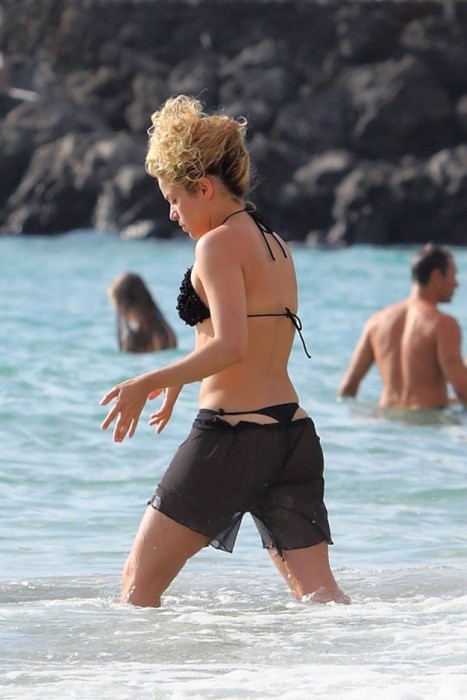 Shakira in black bikini photo