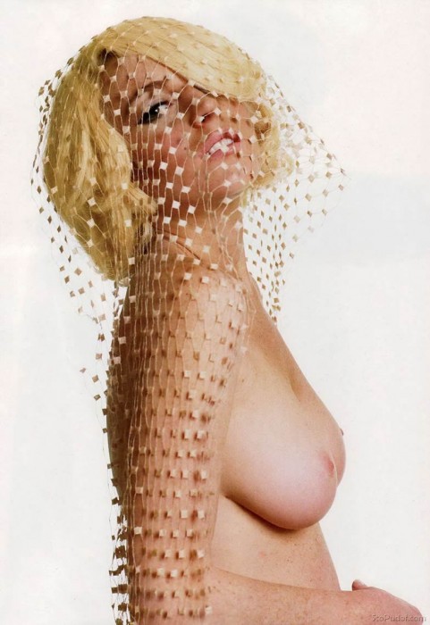 Lindsay Lohan giant boobs and sweet nipples