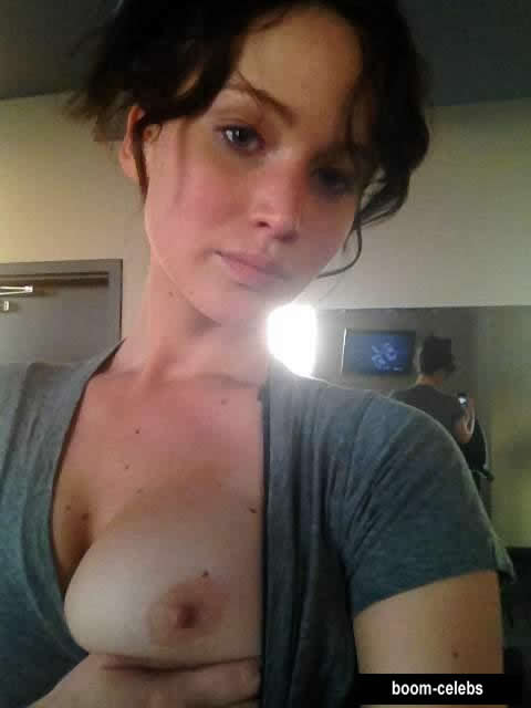 Jennifer Lawrence boob
