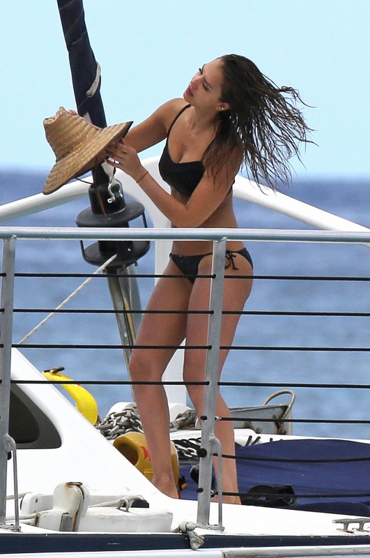 Sexy Jessica Alba in Hawaii 2016