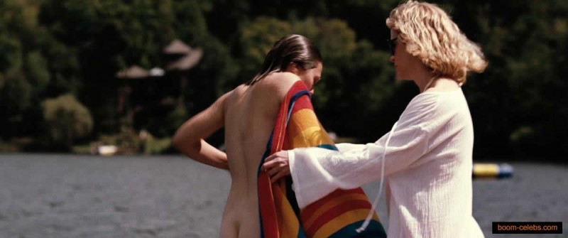 Elizabeth Olsen sexy body