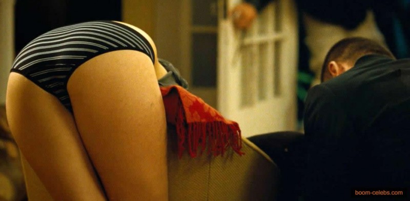 Elizabeth Olsen sexy booty