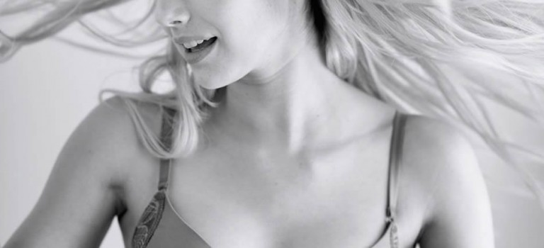 Emma Roberts Hot and Sexy (23 Photos)