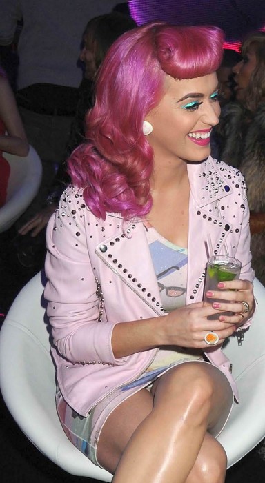 Katy Perry Panty Peeks at the MTV EMA
