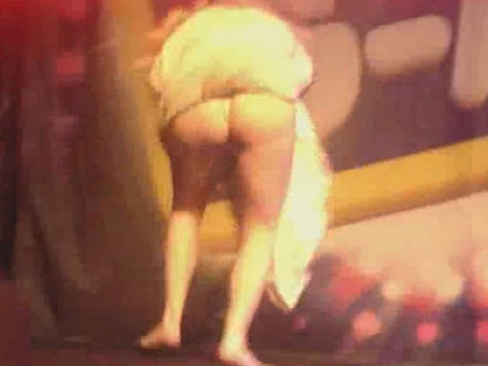 Lady Gaga showing her ass on stage