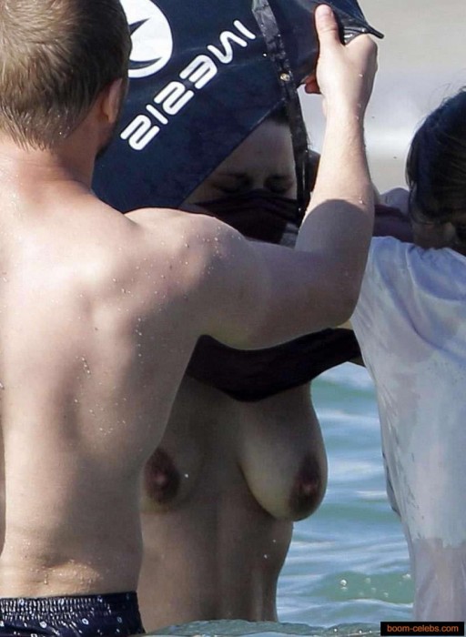 Marion Cotillard nipples