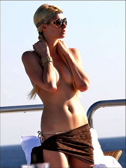 Paris Hilton sexy body