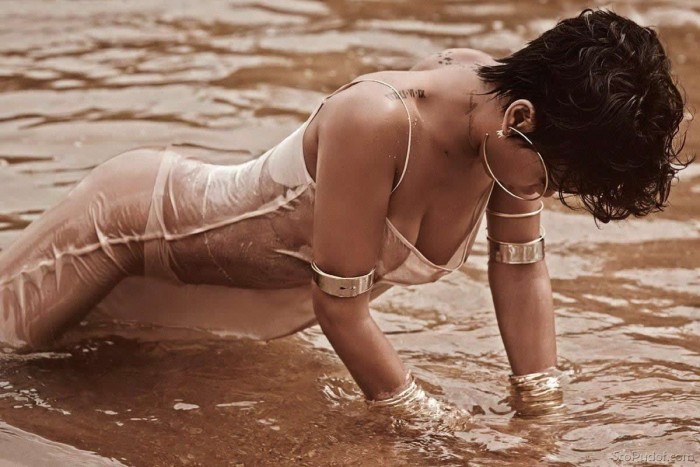 Rihanna hot body