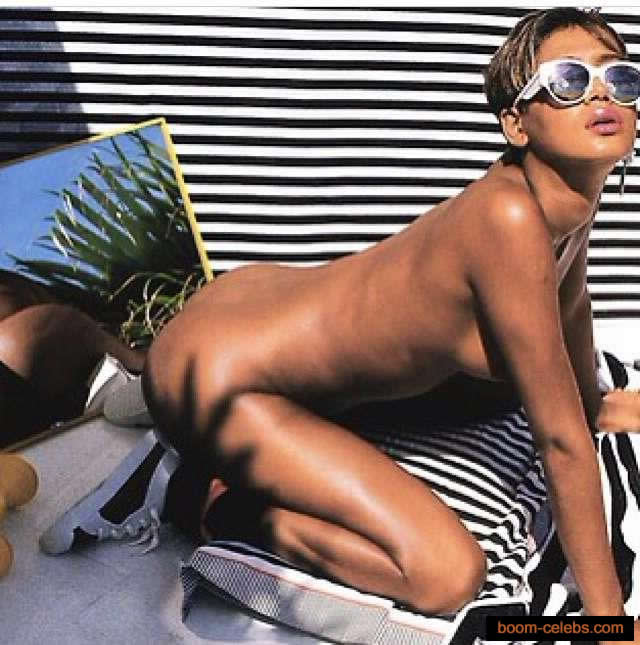 Rihanna sexy body