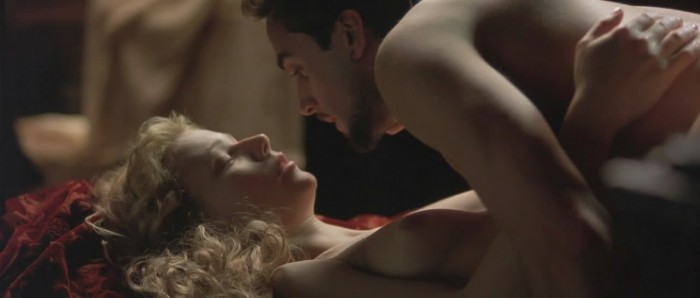 gwyneth-paltrow-sex-scenes-boobs