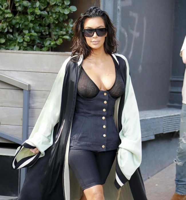 kim-kardashian-nipples