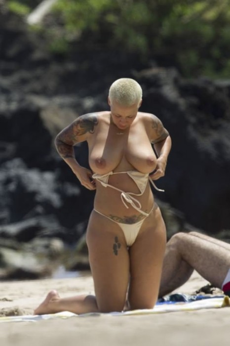 sexy-amber-rose-topless