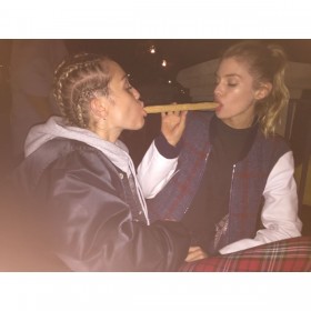 Miley Cyrus Lesbian