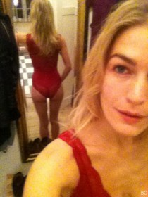 Laura Bach Selfie in mirror