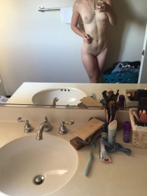 Sexy Mackenzie Lintz Nude