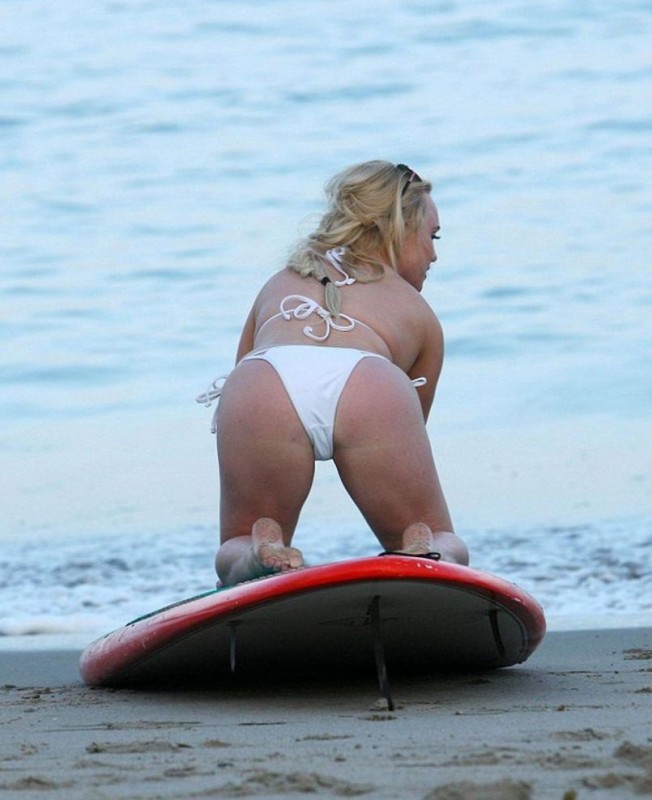 Jorgie Porter Sexy Ass in bikini