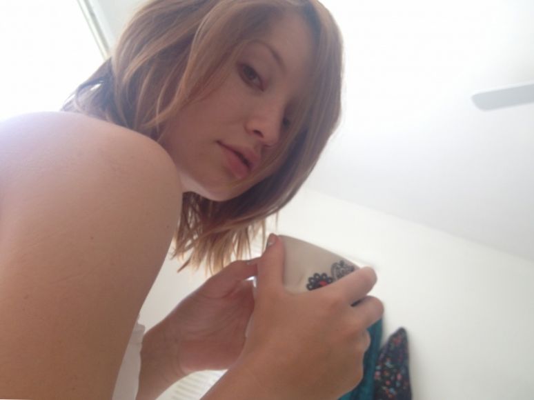 Emily Browning Naked Leaked Pic