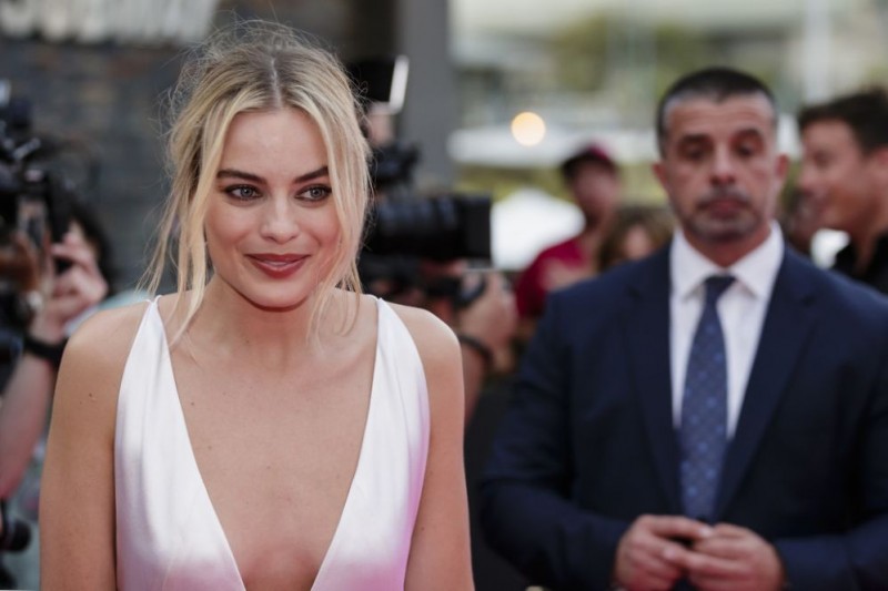 Margot Robbie Cleavage Pic