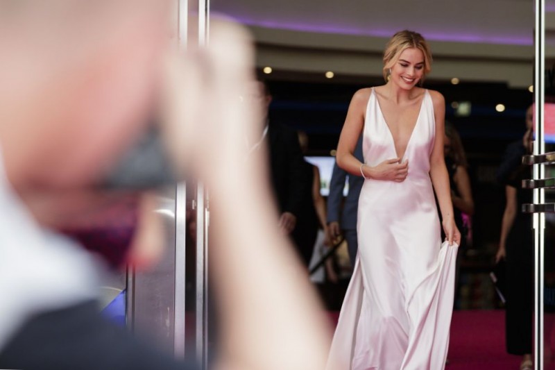 Sexy Margot Robbie Cleavage Photo